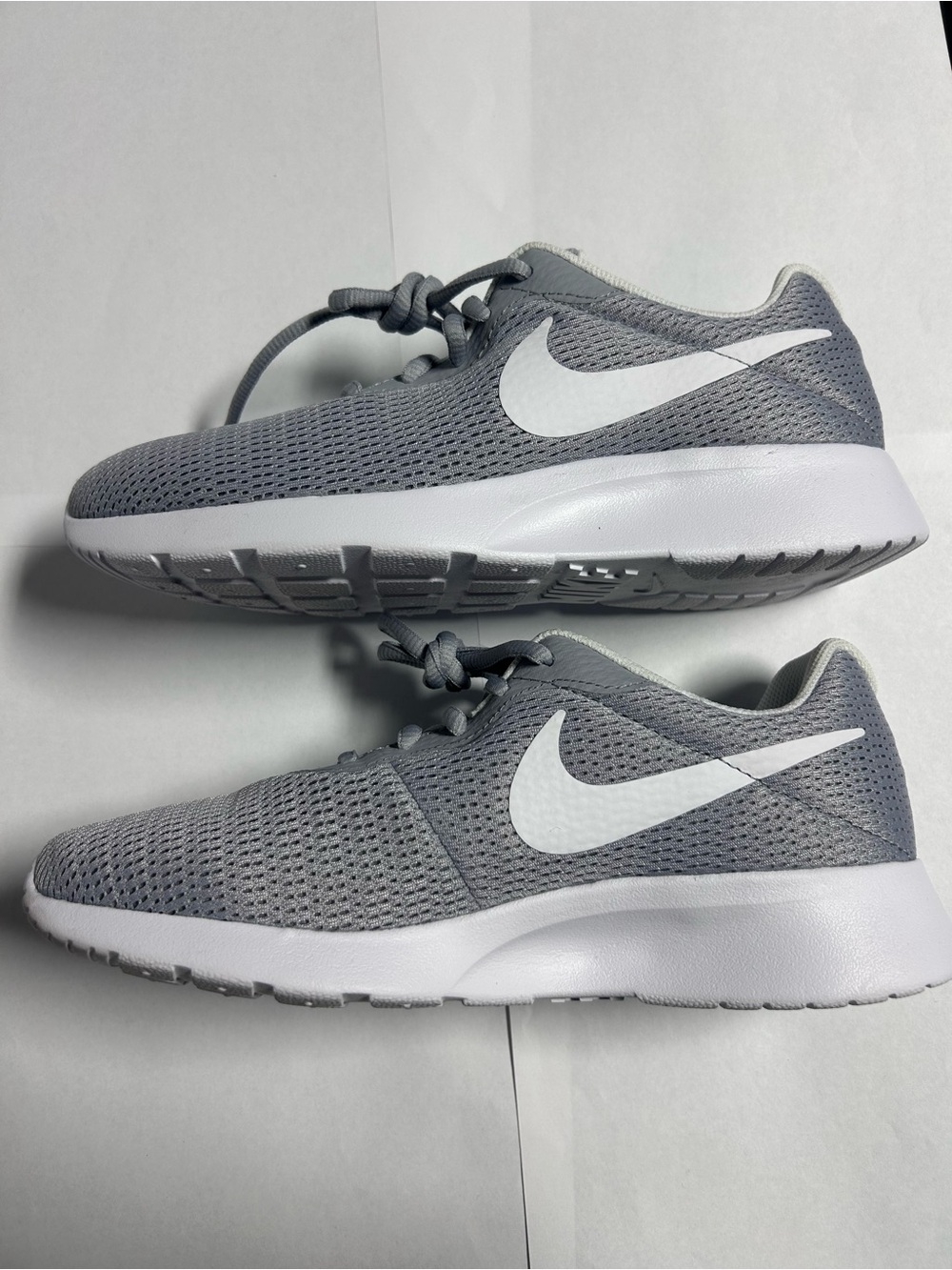 NWOT Nike Tanjun sneakers Wolf Grey & White Men’s Size 7.5, Women’s Size 9